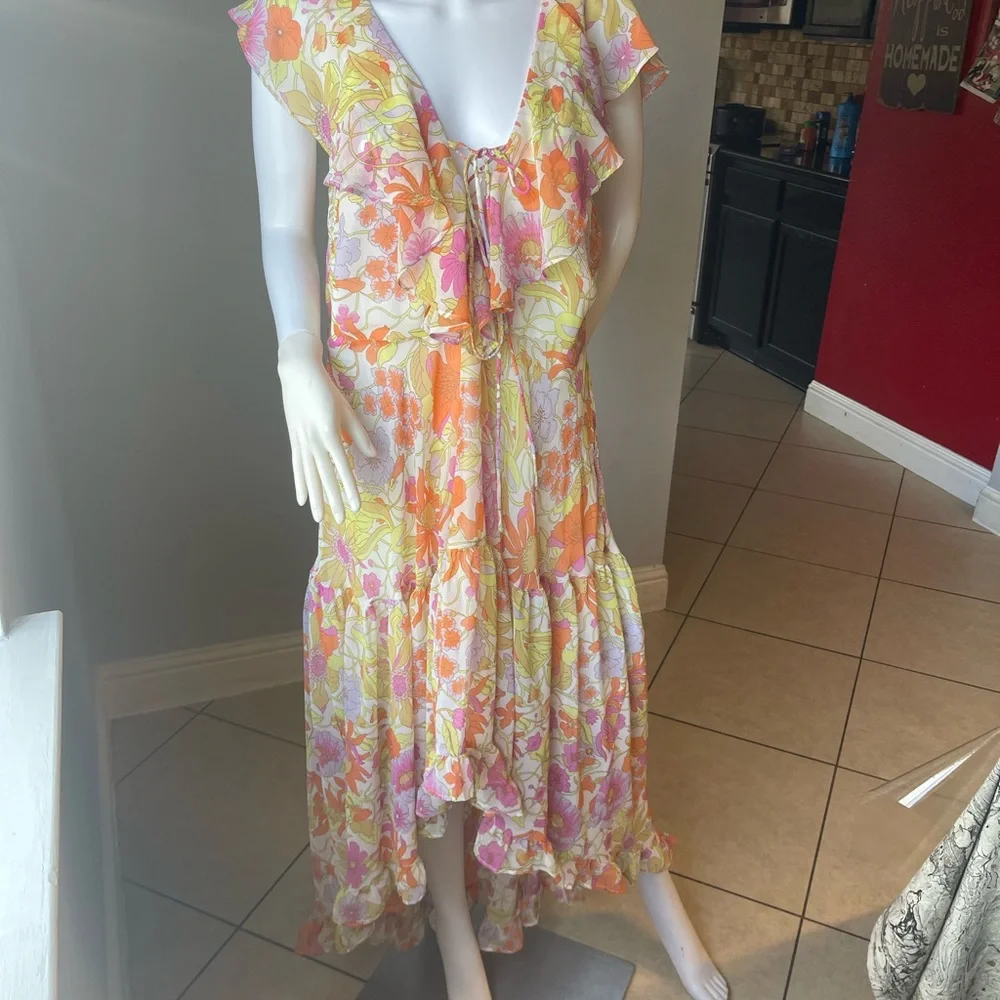 Plus Size Floral Print High-Low Dress Size 3x New with tags Brand is Forever 21